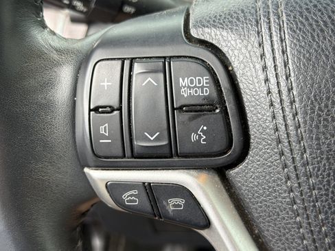Used 2015 Toyota Sienna Limited FWD image 9
