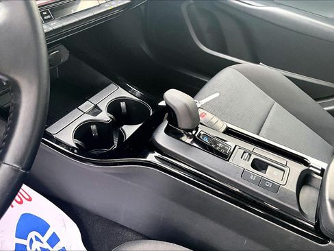 Used 2025 Toyota Prius LE FWD image 15