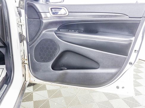 Used 2017 Jeep Grand Cherokee Limited image 46