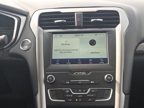 Used 2020 Ford Fusion SE FWD image 27