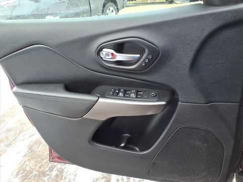 Used 2020 Jeep Cherokee Limited image 21