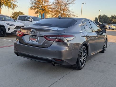 Used 2021 Toyota Camry XLE image 6