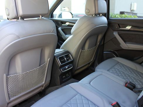 Used 2019 Audi SQ5 Premium Plus w/ Premium Plus Package image 21