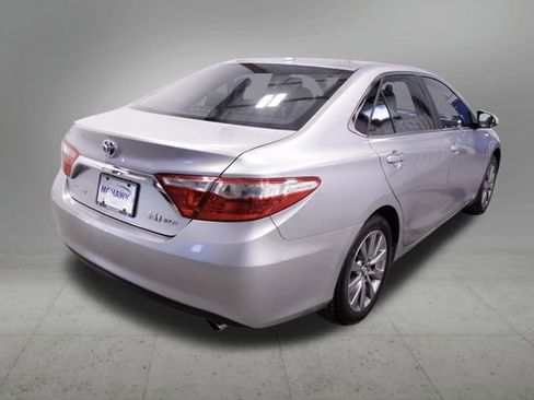 Used 2017 Toyota Camry XLE w/ Moonroof Package image 5