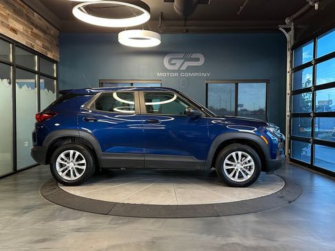 Used 2023 Chevrolet TrailBlazer LS AWD/4WD image 2