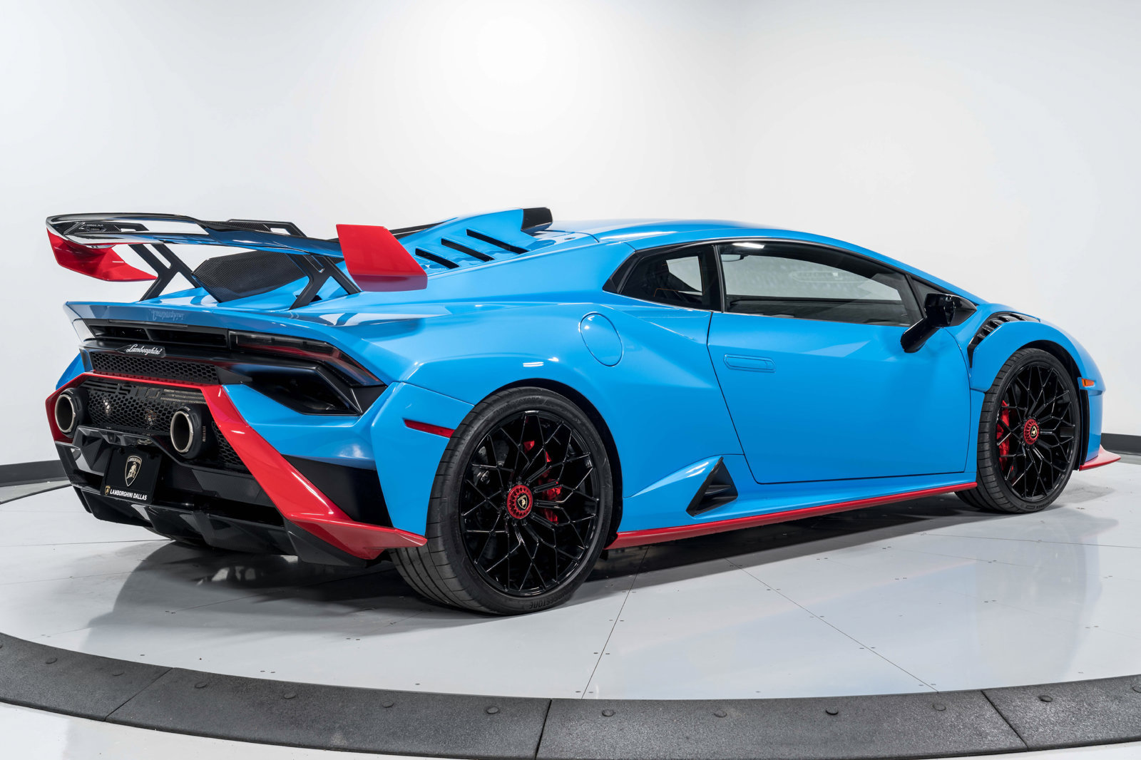 Used 2024 Lamborghini Huracan STO RWD image 3