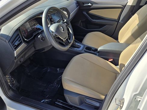Certified 2020 Volkswagen Jetta SE image 10