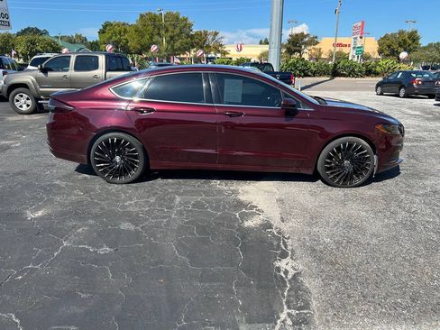 Used 2018 Ford Fusion SE w/ Fusion SE Technology Package FWD image 2