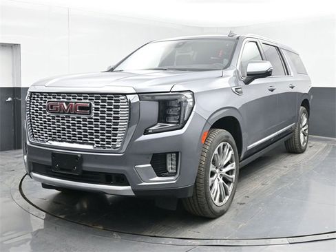 Used 2022 GMC Yukon XL Denali w/ Max Trailering Package image 3