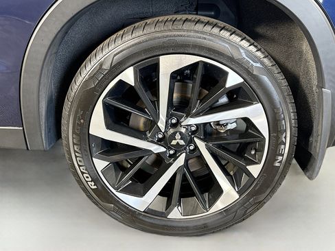 Used 2023 Mitsubishi Outlander SE image 37