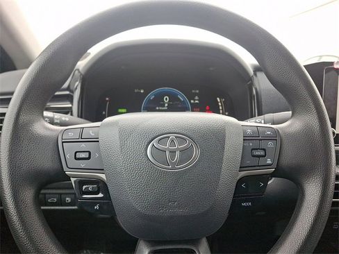 Used 2025 Toyota Camry LE image 18