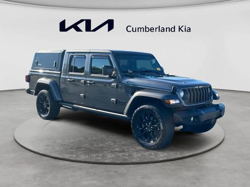 Used 2025 Jeep Gladiator Sport AWD/4WD image 7