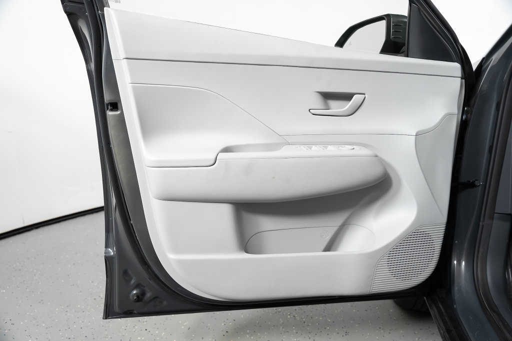 Certified 2025 Hyundai Kona SEL FWD image 34