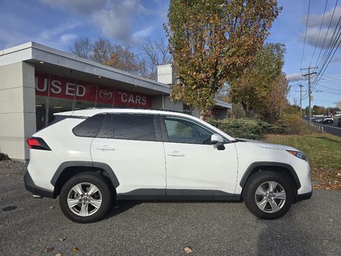Used 2020 Toyota RAV4 XLE image 2