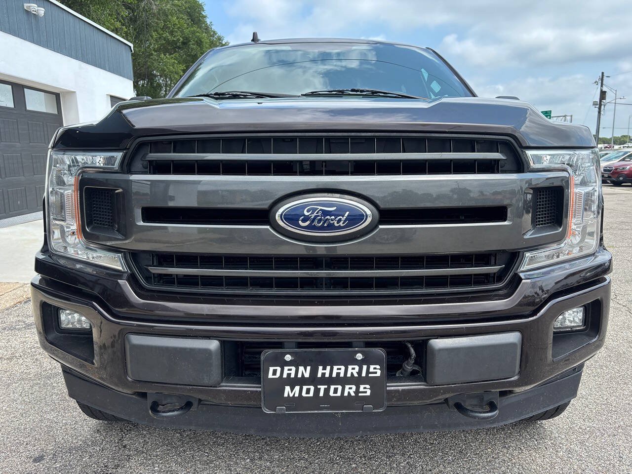 Used 2018 Ford F150 XLT w/ Equipment Group 302A Luxury AWD/4WD image 3