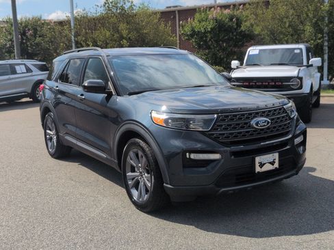 Certified 2022 Ford Explorer XLT w/ Equipment Group 202A RWD image 2