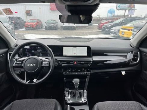 Certified 2025 Kia Seltos S image 38