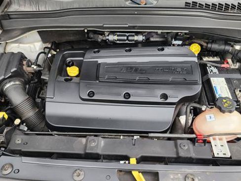 Used 2015 Jeep Renegade Latitude FWD image 22