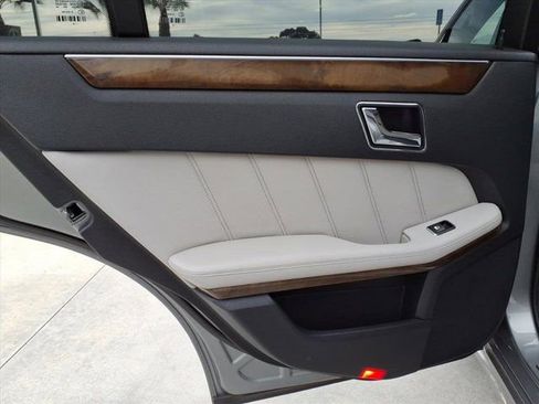 Used 2010 Mercedes-Benz E 350 Sedan image 18