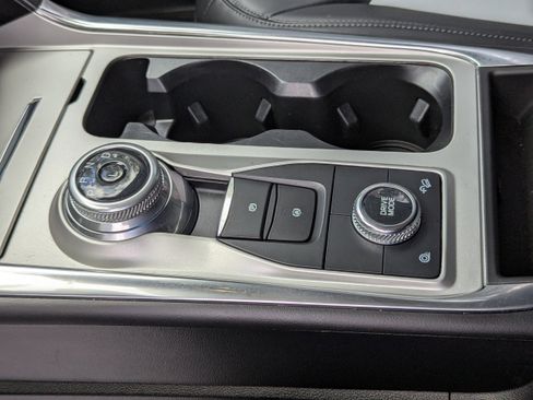 Used 2022 Ford Explorer XLT w/ Equipment Group 202A image 27