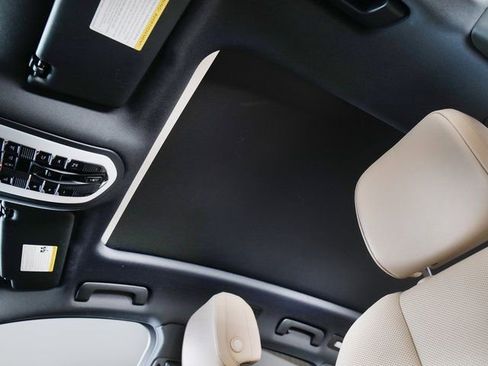 Certified 2025 Porsche Macan image 25