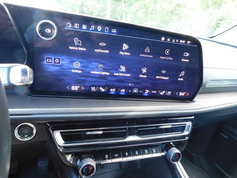 Used 2025 Chevrolet Traverse High Country w/ LPO, Illumination Package FWD image 9