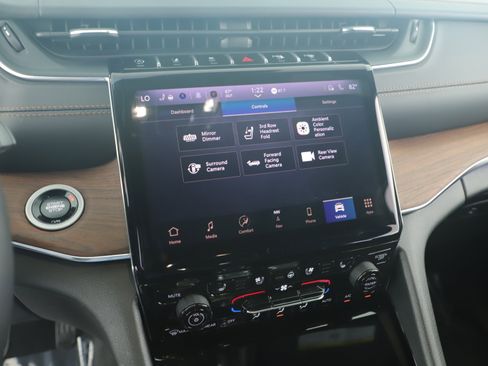 Used 2025 Jeep Grand Cherokee L Summit w/ Obsidian Package image 13