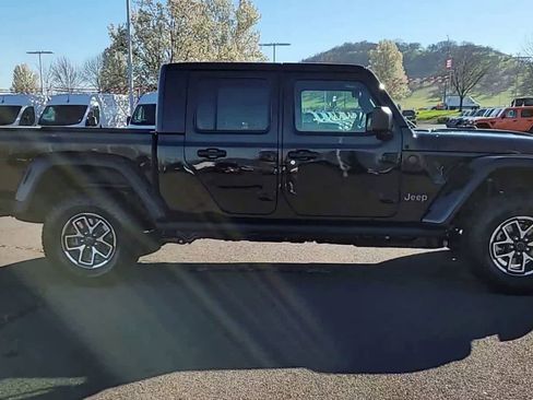 New 2026 Jeep Gladiator Rubicon AWD/4WD image 9