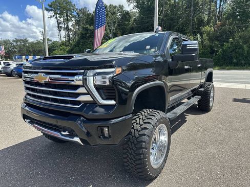 Used 2024 Chevrolet Silverado 2500 High Country w/ Technology Package AWD/4WD image 12