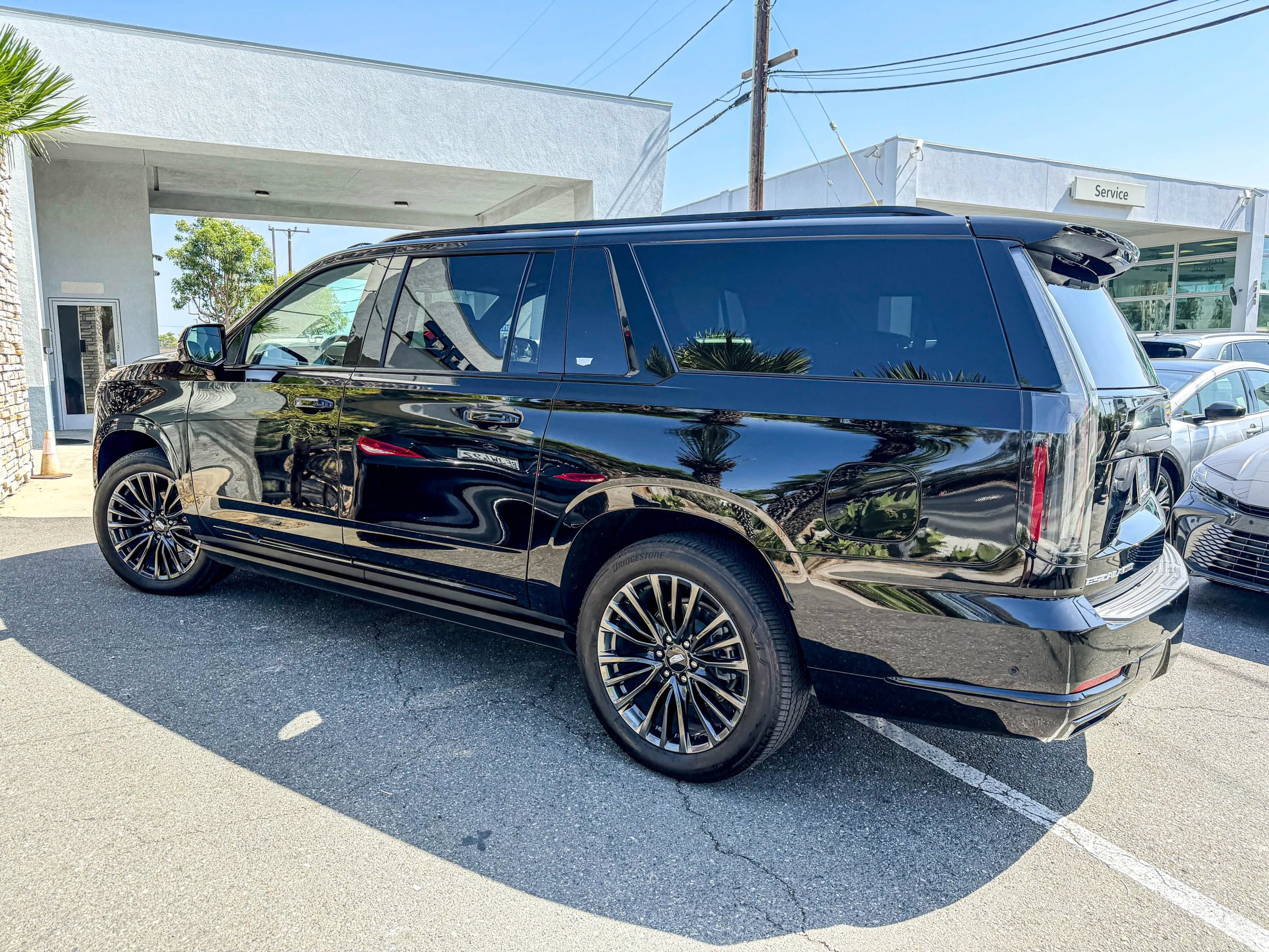 Used 2025 Cadillac Escalade ESV Sport Platinum AWD/4WD image 3