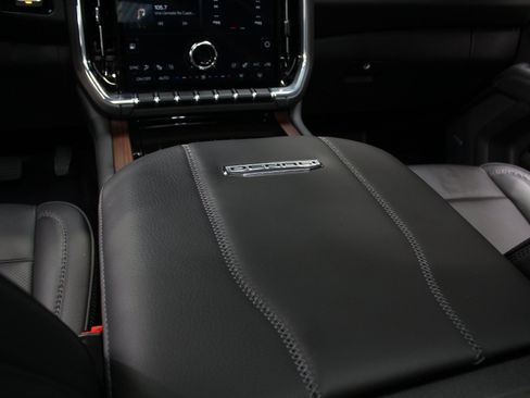 Used 2025 GMC Yukon Denali w/ Denali Reserve Package AWD/4WD image 41
