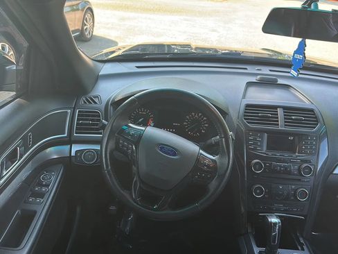 Used 2017 Ford Explorer XLT AWD/4WD image 26