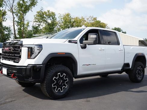 Used 2025 GMC Sierra 2500 AT4X image 6