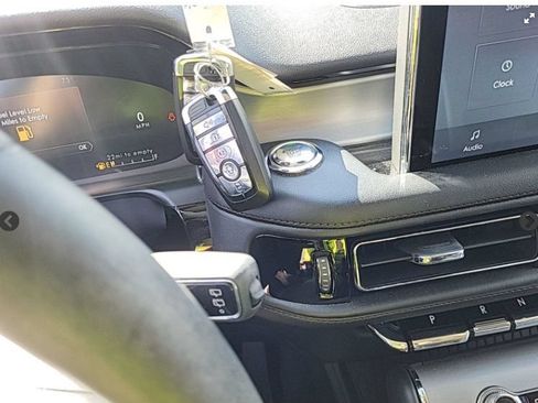 Used 2023 Lincoln Aviator AWD image 17