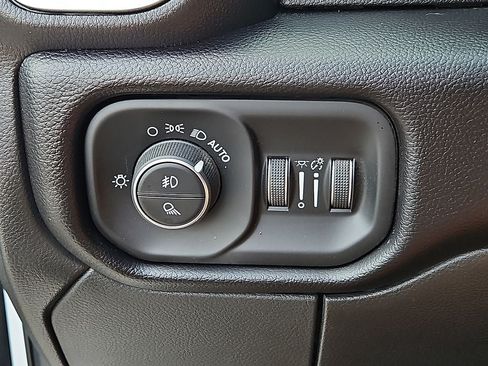 Used 2025 RAM 3500 Laramie AWD/4WD image 25