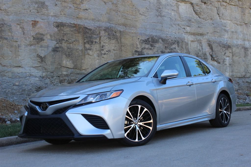 Used 2019 Toyota Camry SE w/ Convenience Package FWD image 5