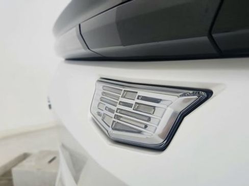 Used 2024 Cadillac Lyriq Luxury image 17