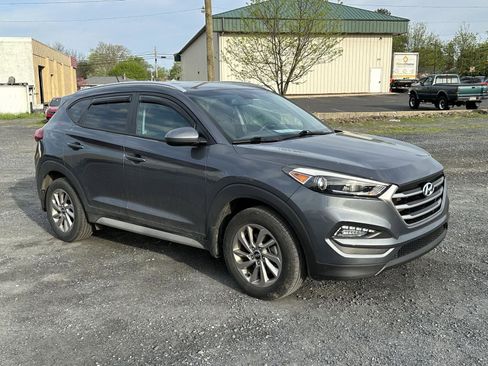 Used 2017 Hyundai Tucson SE image 2
