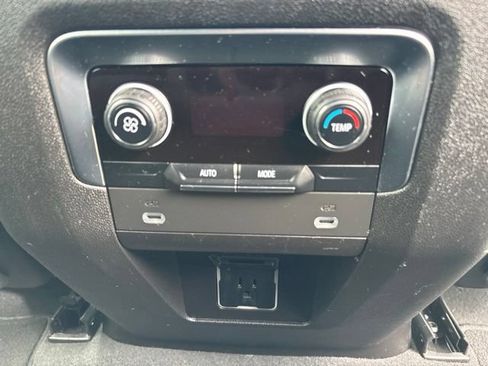 Used 2022 Chevrolet Suburban LS AWD/4WD image 32