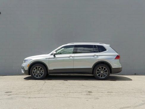 Used 2023 Volkswagen Tiguan SE w/ Panoramic Sunroof Package AWD/4WD image 2
