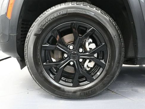 Used 2024 Jeep Grand Cherokee Altitude AWD/4WD image 18