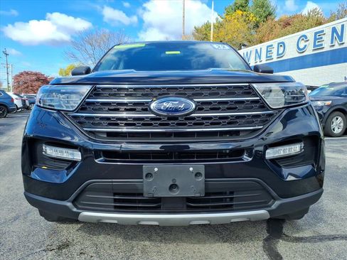 Certified 2022 Ford Explorer XLT w/ Equipment Group 202A image 3
