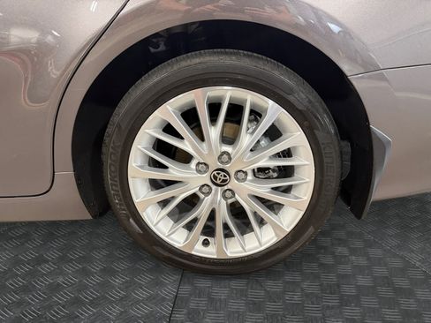 Used 2020 Toyota Camry XLE w/ Navigation Package FWD image 15