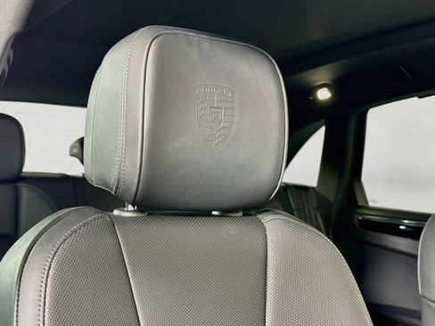 Certified 2025 Porsche Macan AWD/4WD image 26