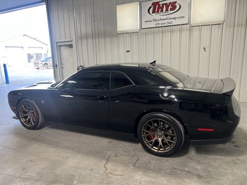 Used 2018 Dodge Challenger SRT Hellcat RWD image 16