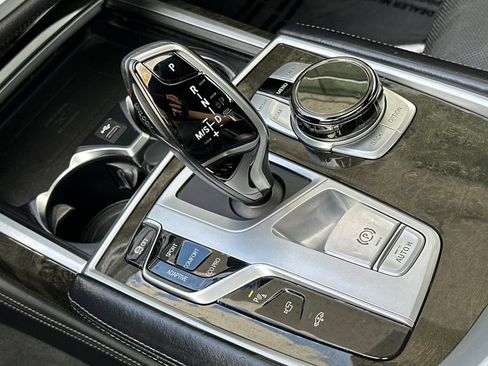 Used 2022 BMW 750i xDrive w/ Executive Package AWD/4WD image 24