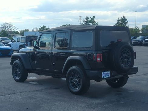 Used 2025 Jeep Wrangler Unlimited Sport AWD/4WD image 5