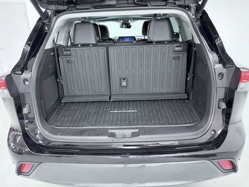 Used 2021 Toyota Highlander Limited AWD/4WD image 23