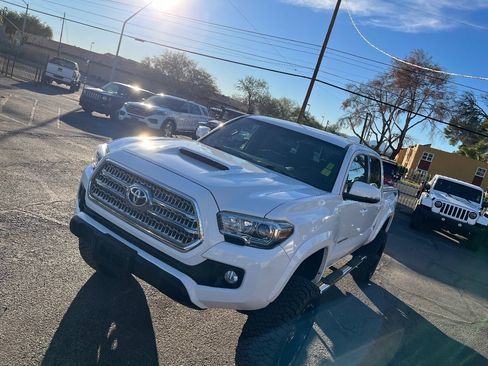 Used 2016 Toyota Tacoma TRD Sport image 44