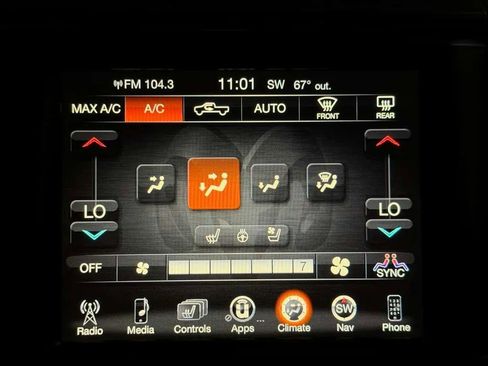 Used 2014 RAM 1500 Laramie RWD image 32